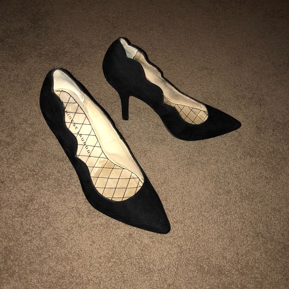 Scalloped Chinese laundry heels